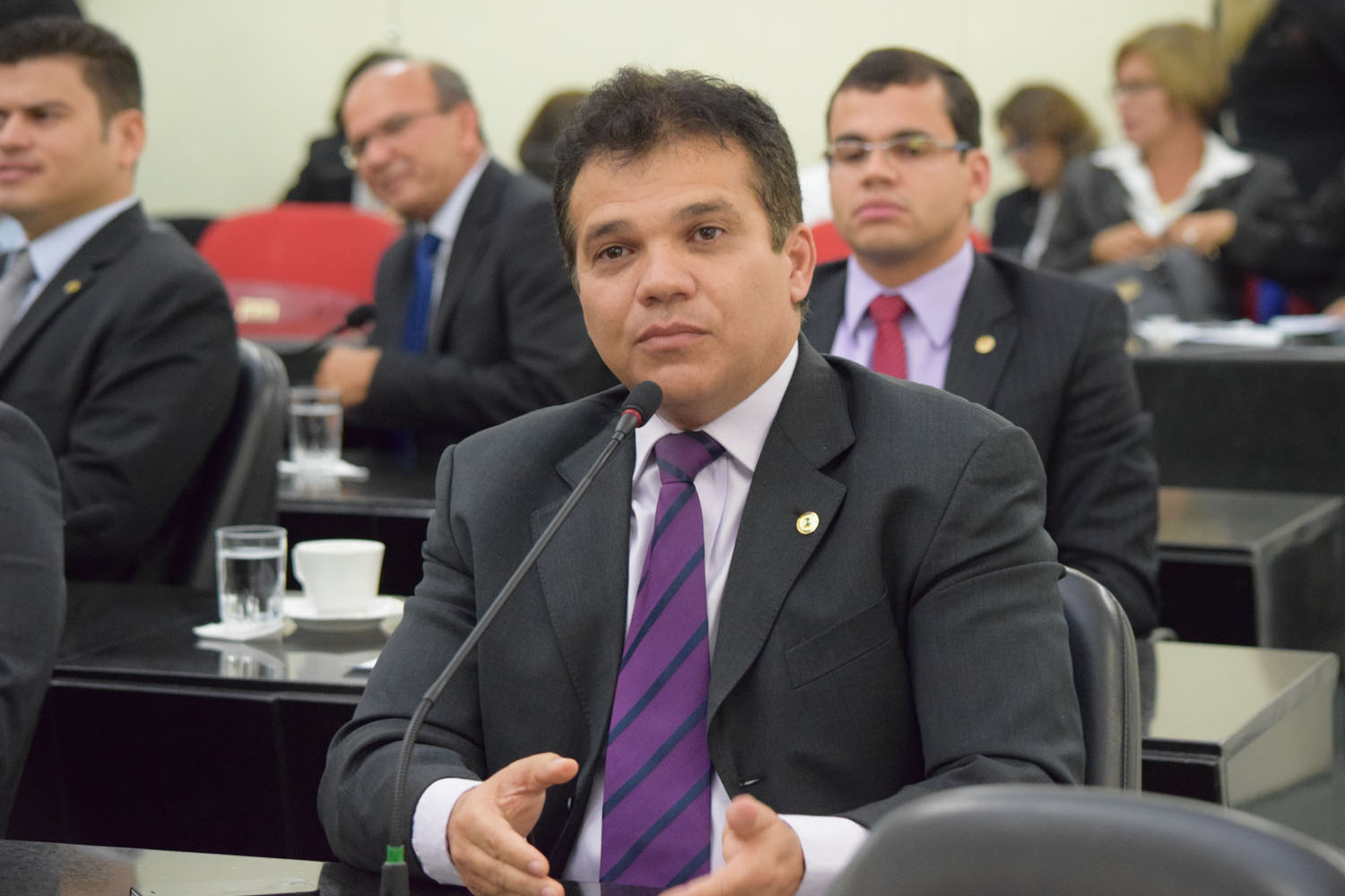 Aprovado projeto que institui o Programa "Escola Livre"