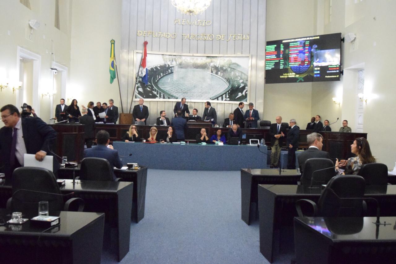 Aprovado, sem emendas, projeto de rateio das sobras de recursos do Fundeb