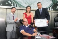 Assembleia debate criação de polo biotecnológico e homenageia dr. Hemerson Casado