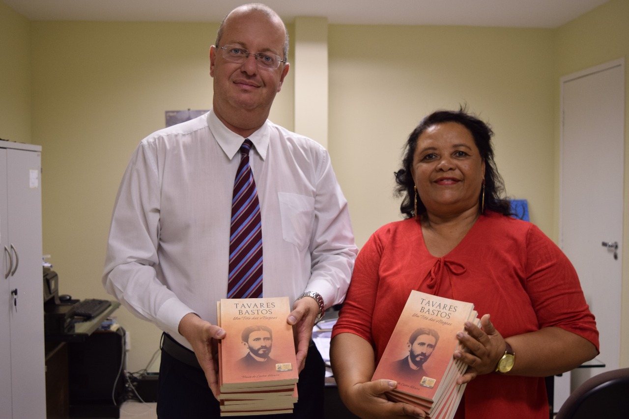 Assembleia doa livros para projeto de ressocialização no sistema prisional