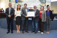 Assembleia homenageia professor Emerson Soares com título de Cidadão Alagoano
