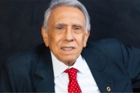 Assembleia homenageia profissionais da medicina veterinária em sessão solene