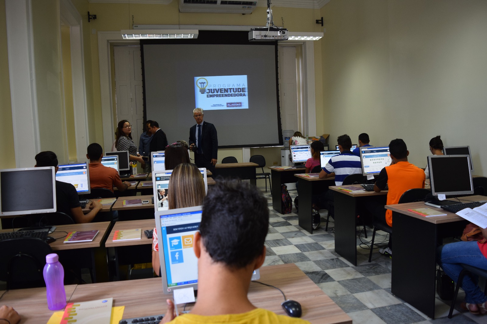 Assembleia lança edital para contratação de professores para a Escola Legislativa