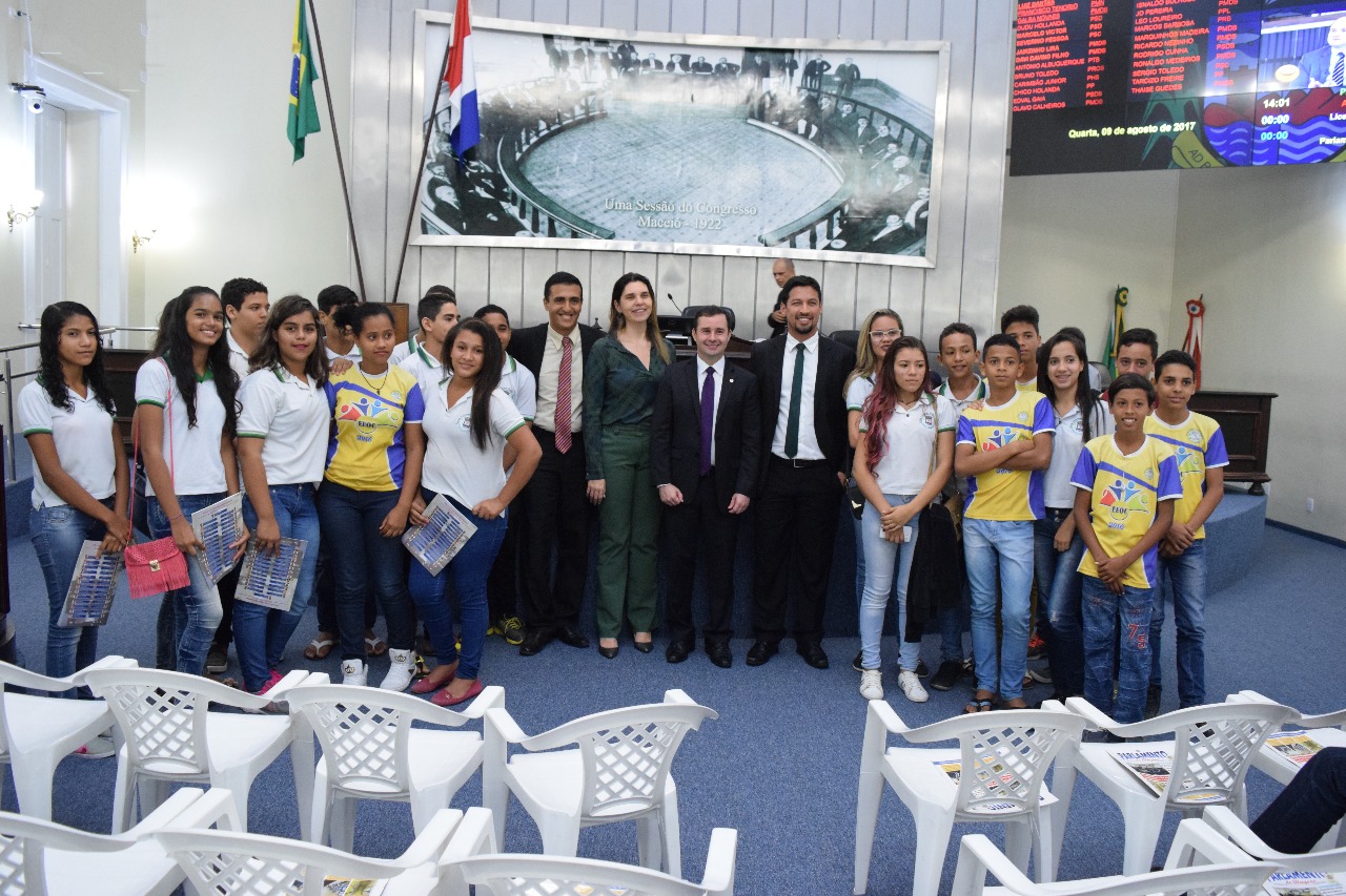 Assembleia recebe primeira turma de estudantes do projeto "Fale, Educação!"