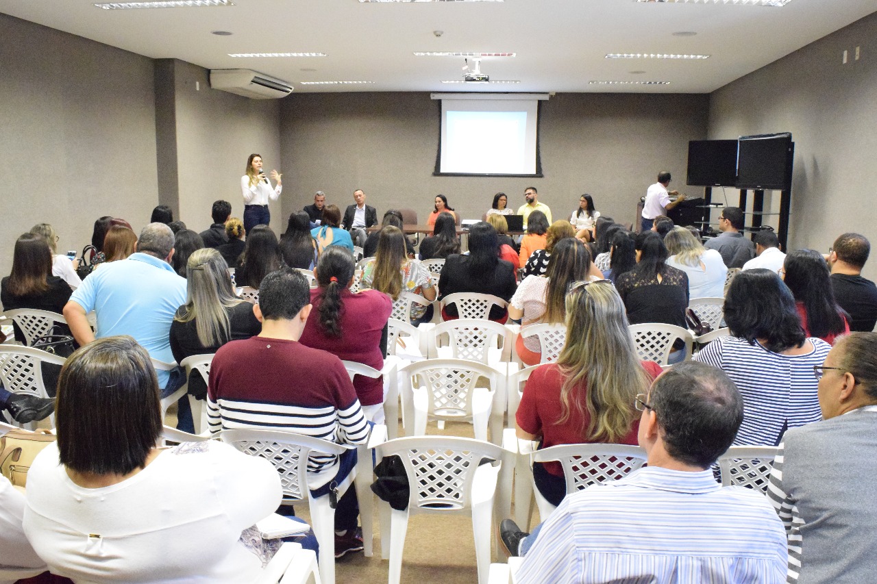 Legislativo sedia encontro de representantes dos Conselhos Municipais de Educação