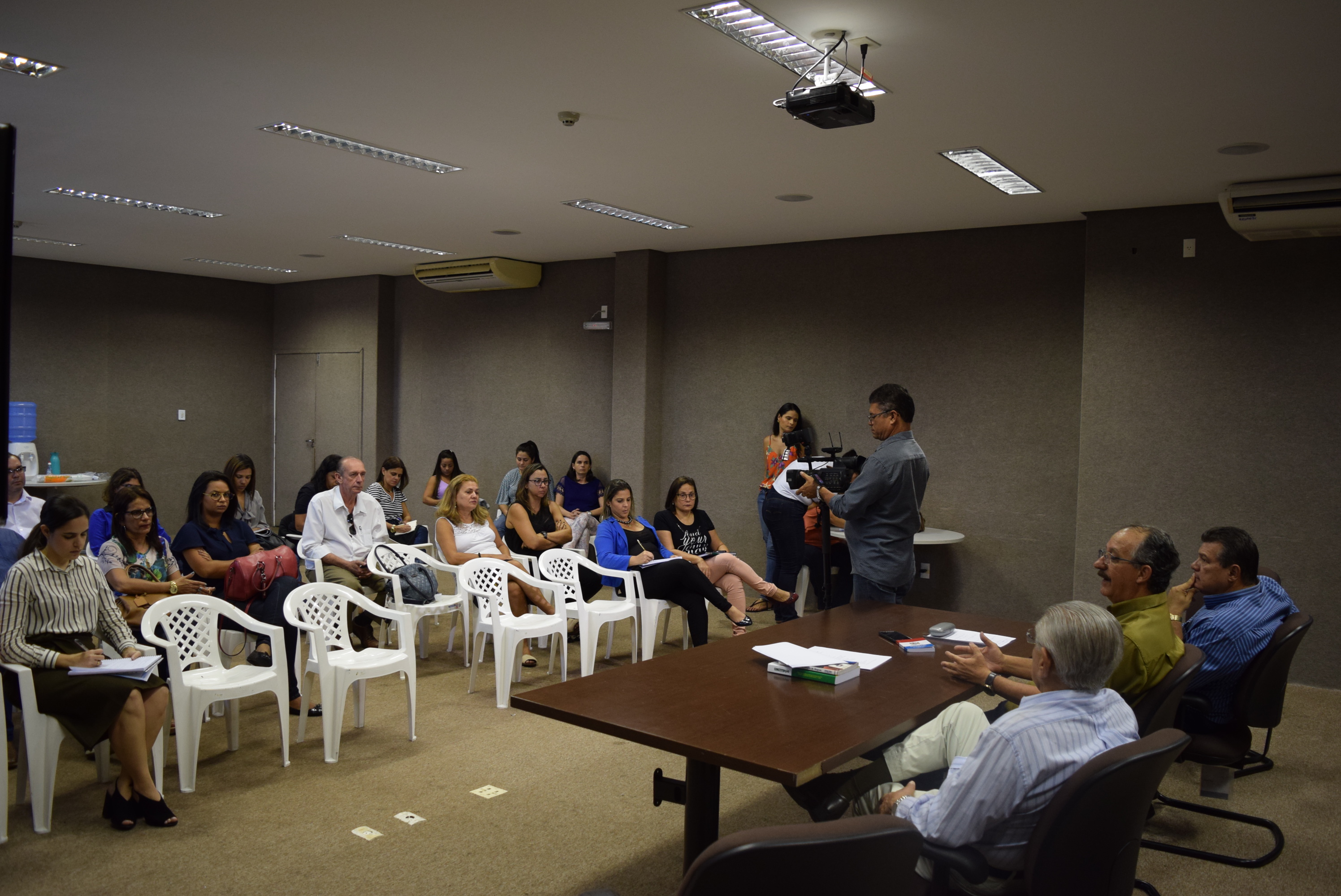 Assessores recebem orientações sobre o processo legislativo