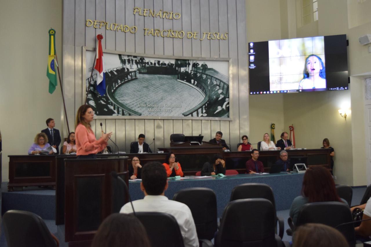 Audiência pública debate Orçamento da Criança e do Adolescente para 2019