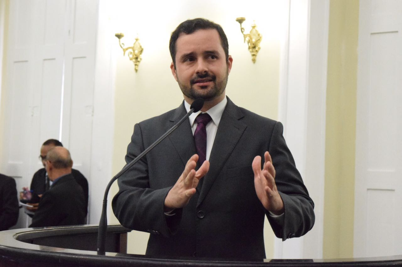 Bruno Toledo denuncia tentativa de denegrir imagem da administração de Cajueiro