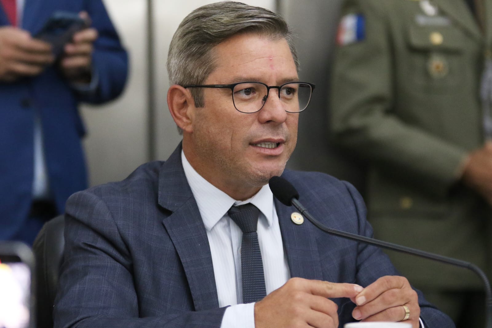 Cabo Bebeto cobra pagamento de gratificações para funcionários da Uncisal