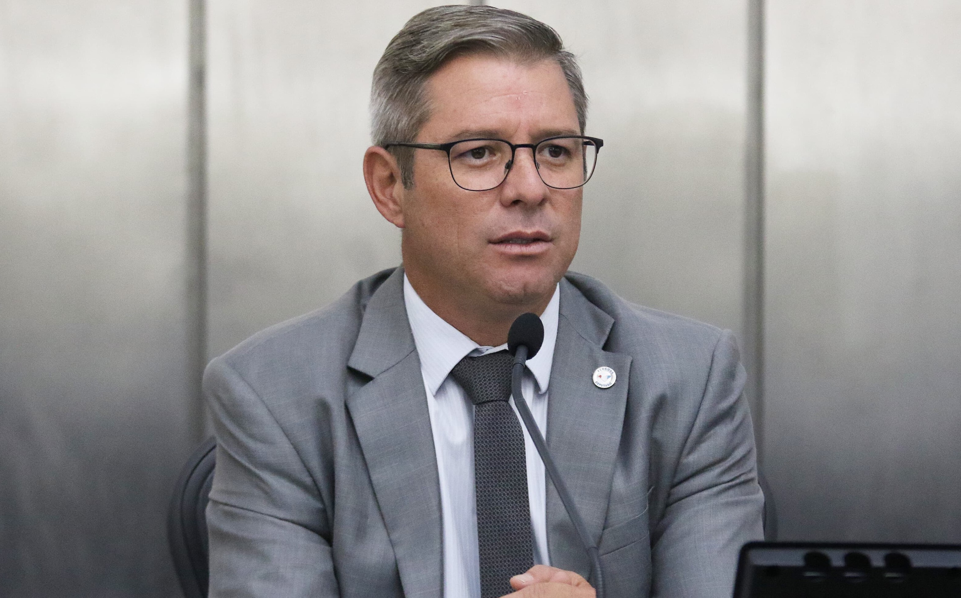 Cabo Bebeto condena aumento de tributos do Detran