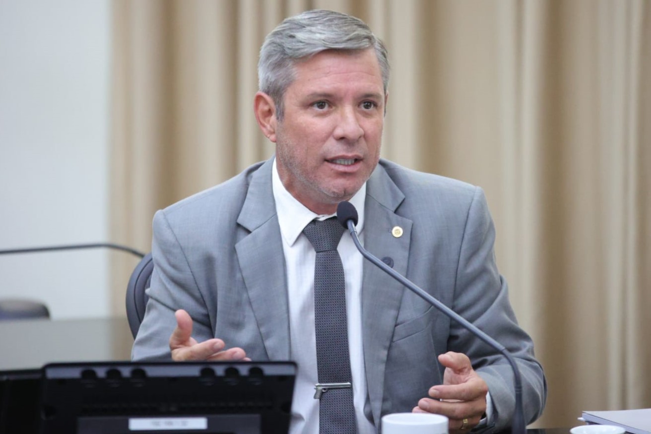 Cabo Bebeto denuncia demissões e atrasos na saúde pública de Alagoas