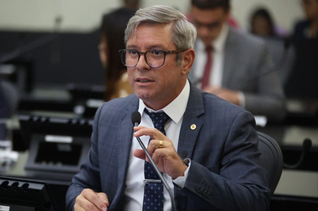 Cabo Bebeto denuncia falta de equipamentos na Maternidade Santa Mônica