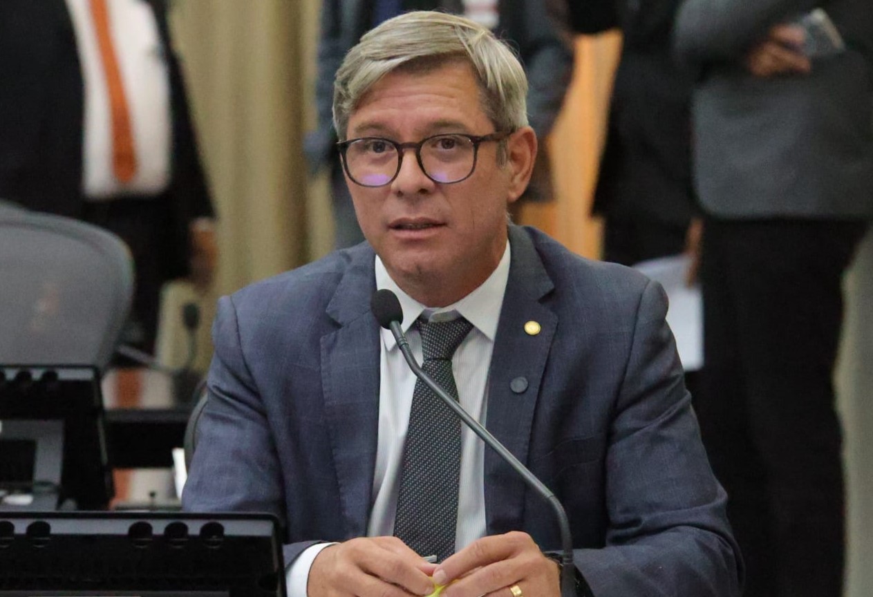 Cabo Bebeto denuncia precariedades de escola estadual em Arapiraca