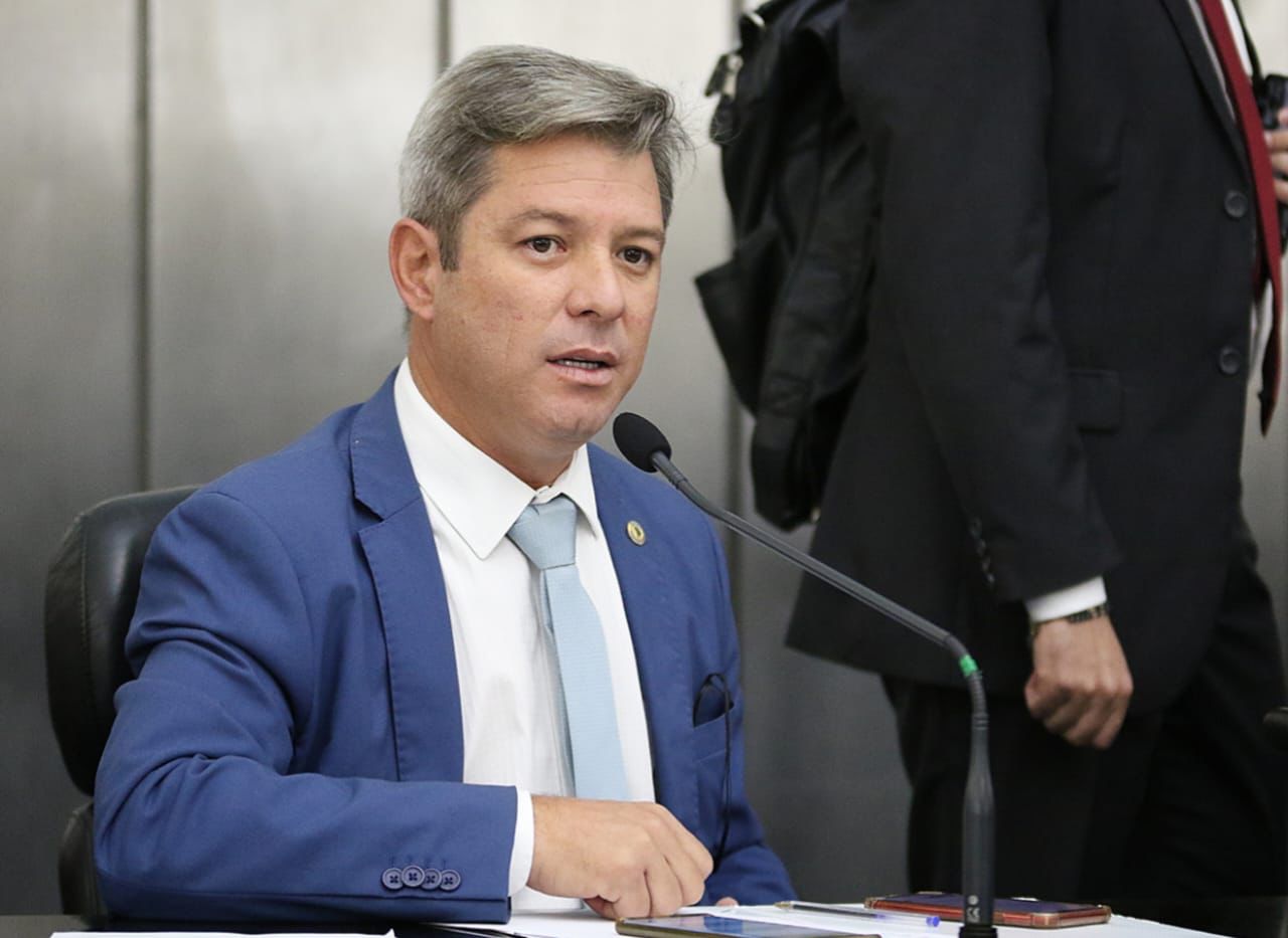 Cabo Bebeto destaca aprovação pelo Senado do projeto que limita ICMS dos combustíveis