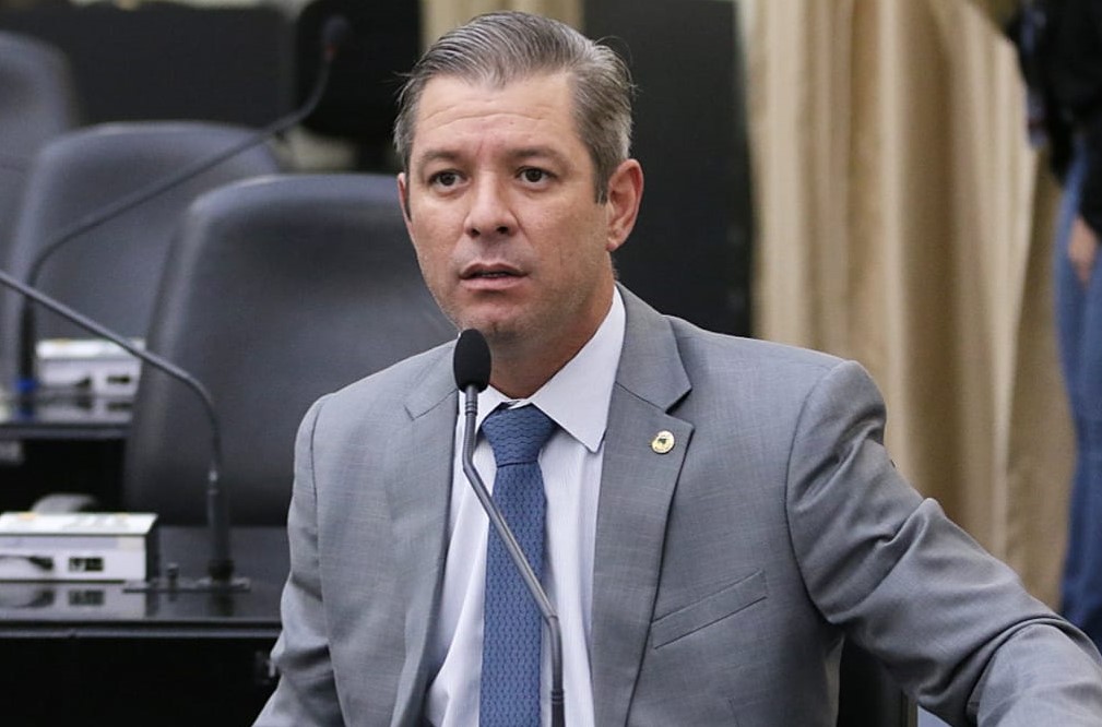 Cabo Bebeto questiona adoção de gênero "não binário" em documentos emitidos no Estado do Rio de Janeiro