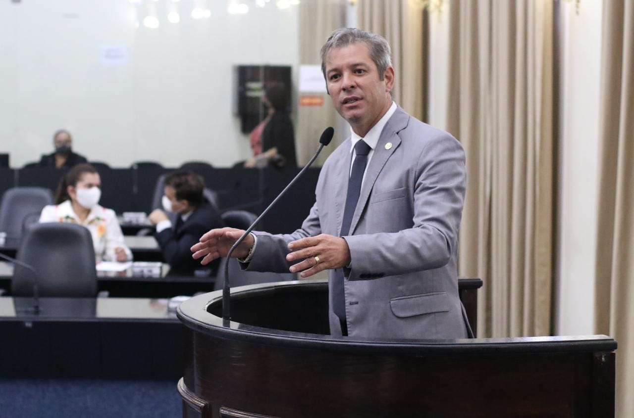 Cabo Bebeto sugere extensão do horário de funcionamento de bares e restaurantes