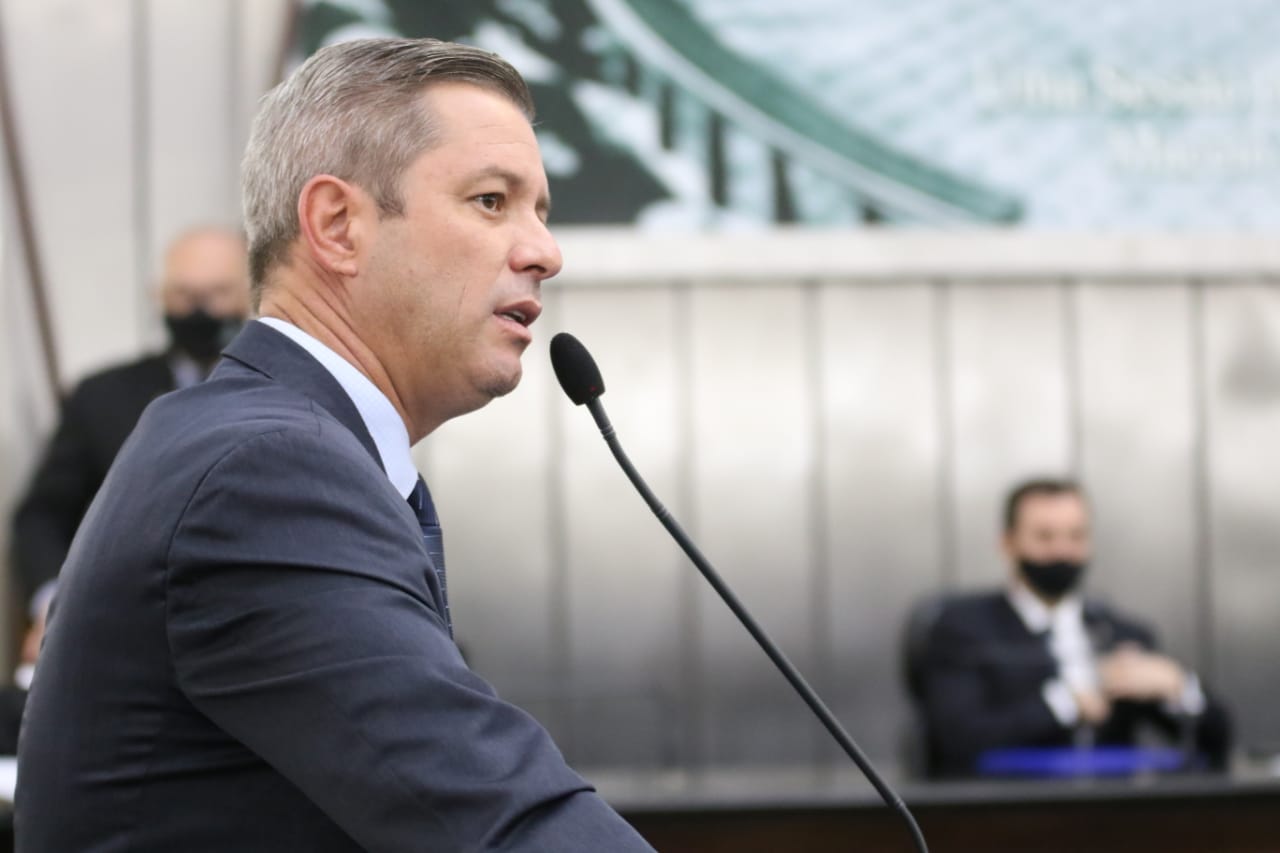 Cabo Bebeto volta a criticar informações veiculadas pelo governador sobre vacinação 