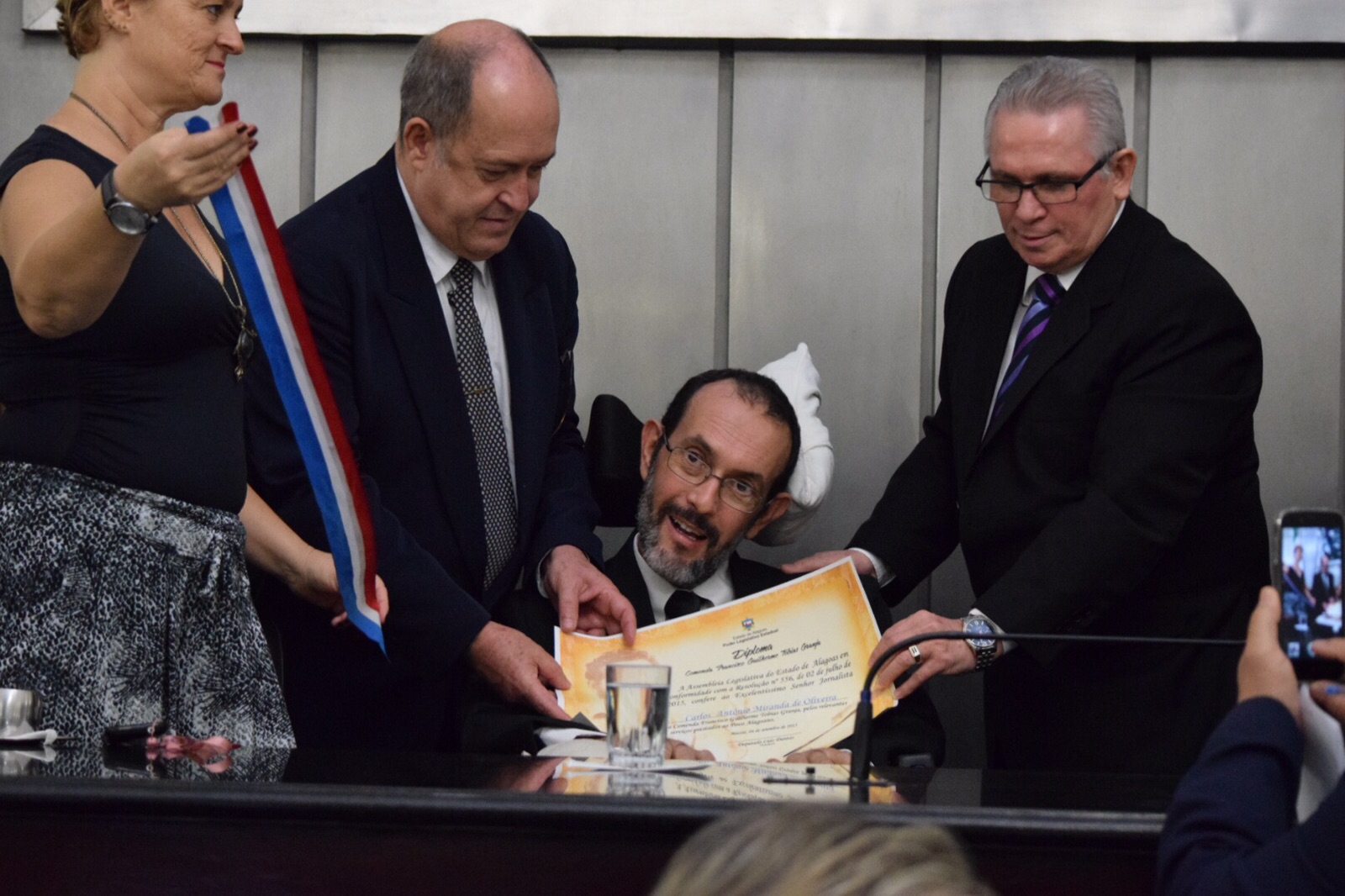 Carlos Miranda é homenageado com a Comenda Tobias Granja