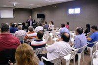 Chanceler português ministra palestra sobre curso de pós-graduação