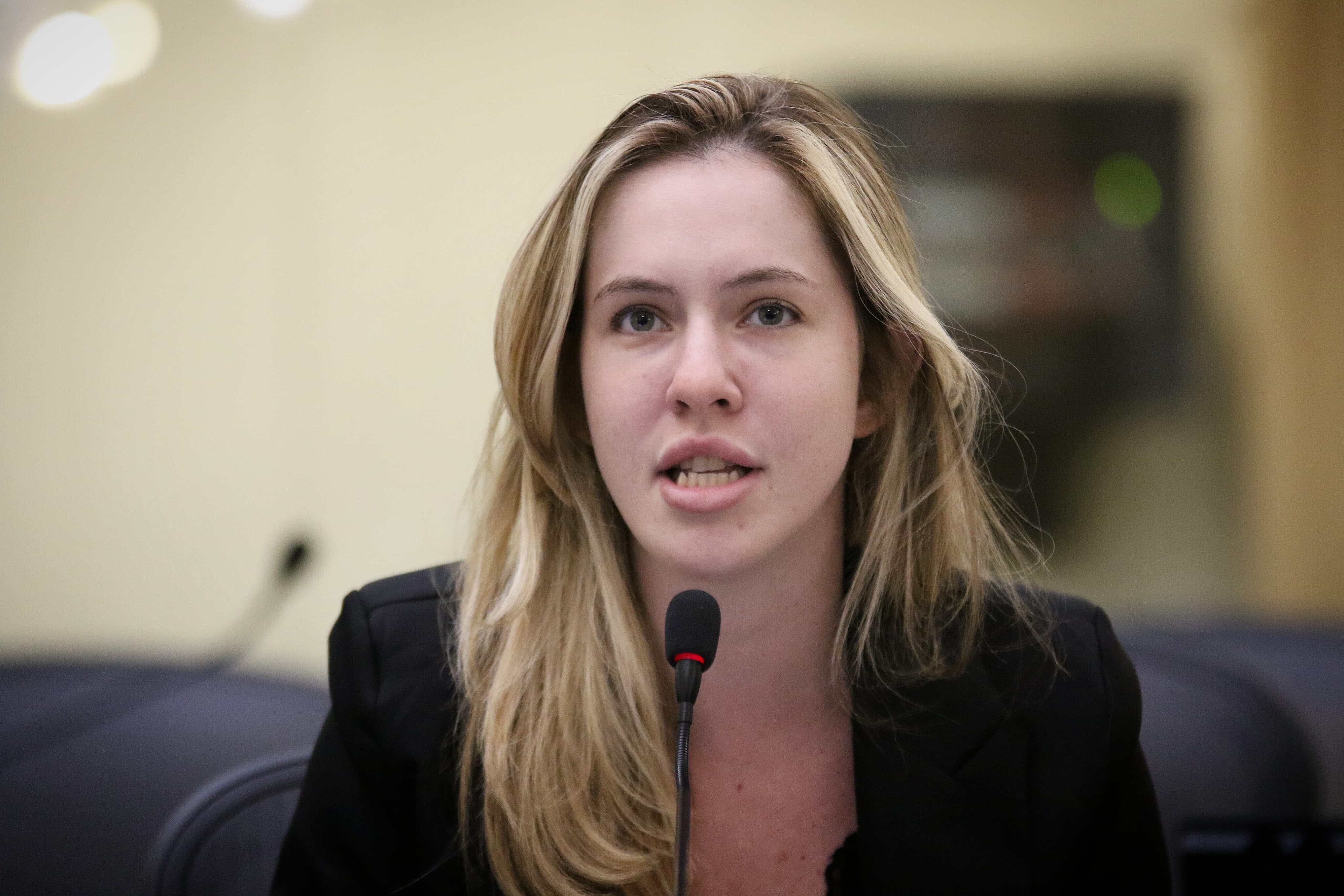 Cibele Moura agradece homenagem recebida em Japaratinga