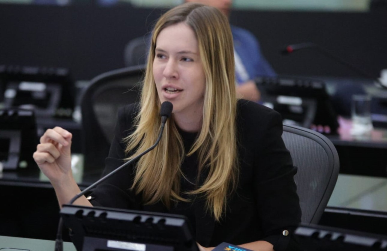 Cibele Moura anuncia fim dos fogos com estampido em Alagoas a partir de 2026