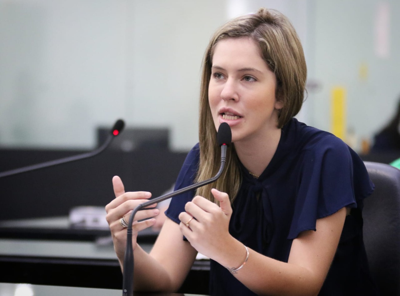 Cibele Moura celebra aprovação da extensão do Escola 10, com o Criança Alfabetizada