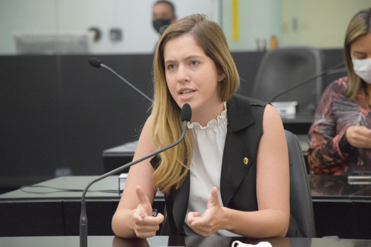 Cibele Moura comemora investimento hoteleiro e turístico na Barra de Santo Antônio