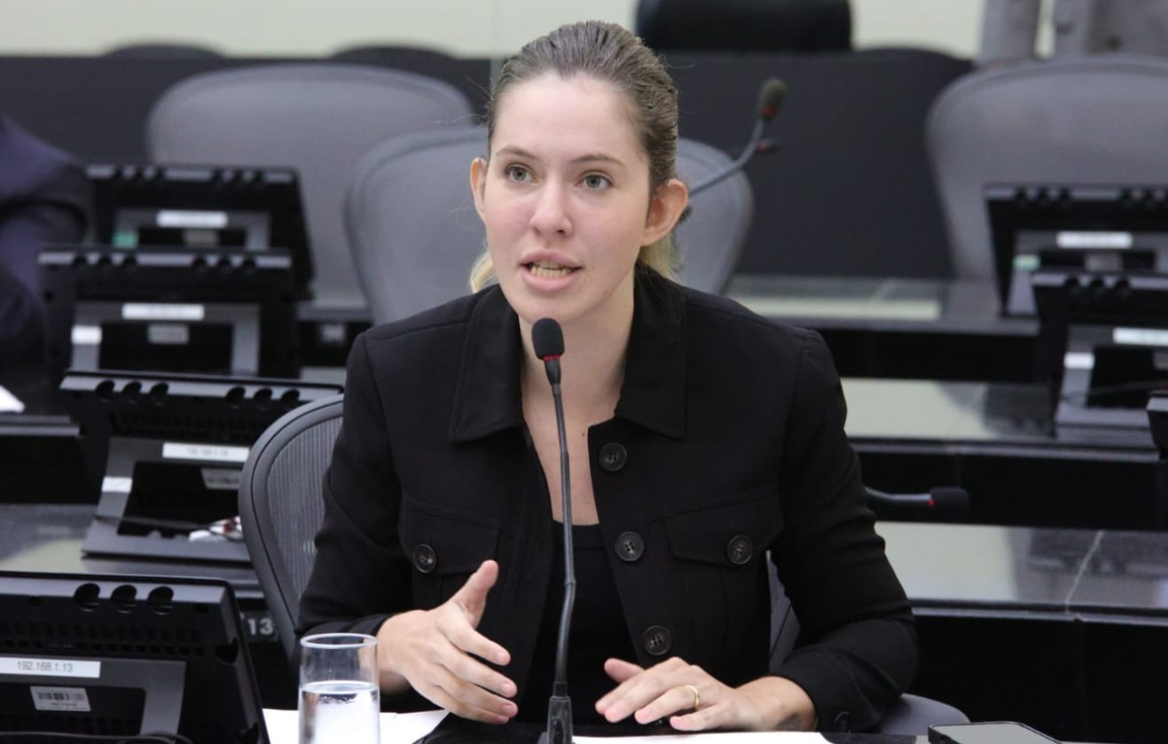 Cibele Moura lamenta feminicídio e reforça combate à violência contra a mulher no Agosto Lilás