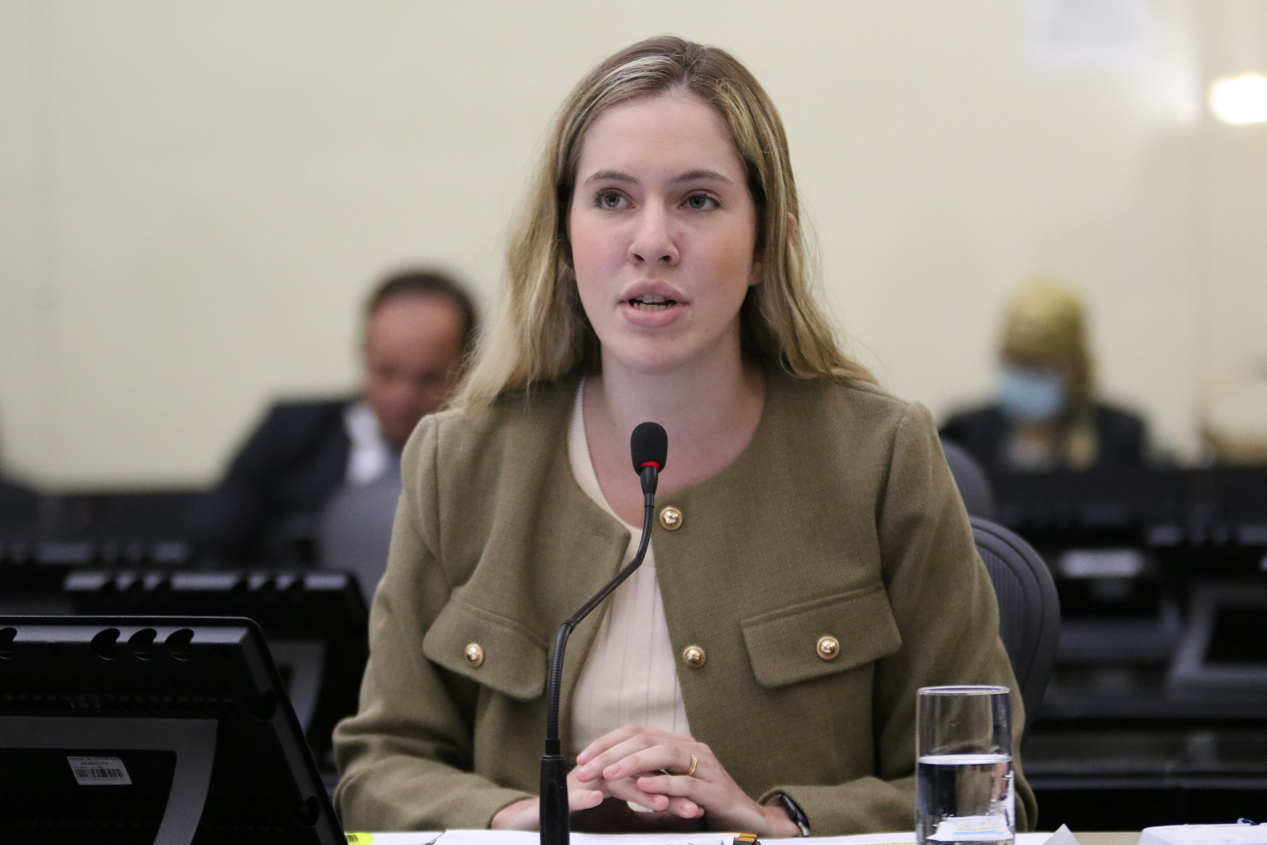 Cibele Moura presta informações sobre projeto que facilita a cobrança de honorários advocatícios