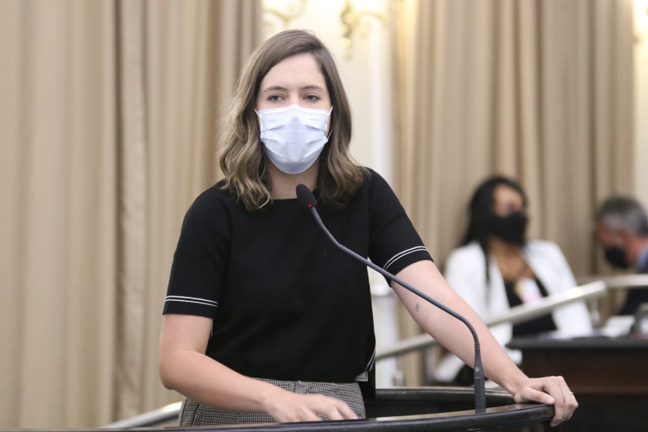 Cibele Moura quer assegurar distribuição de máscaras de proteção facial a usuários do transporte público