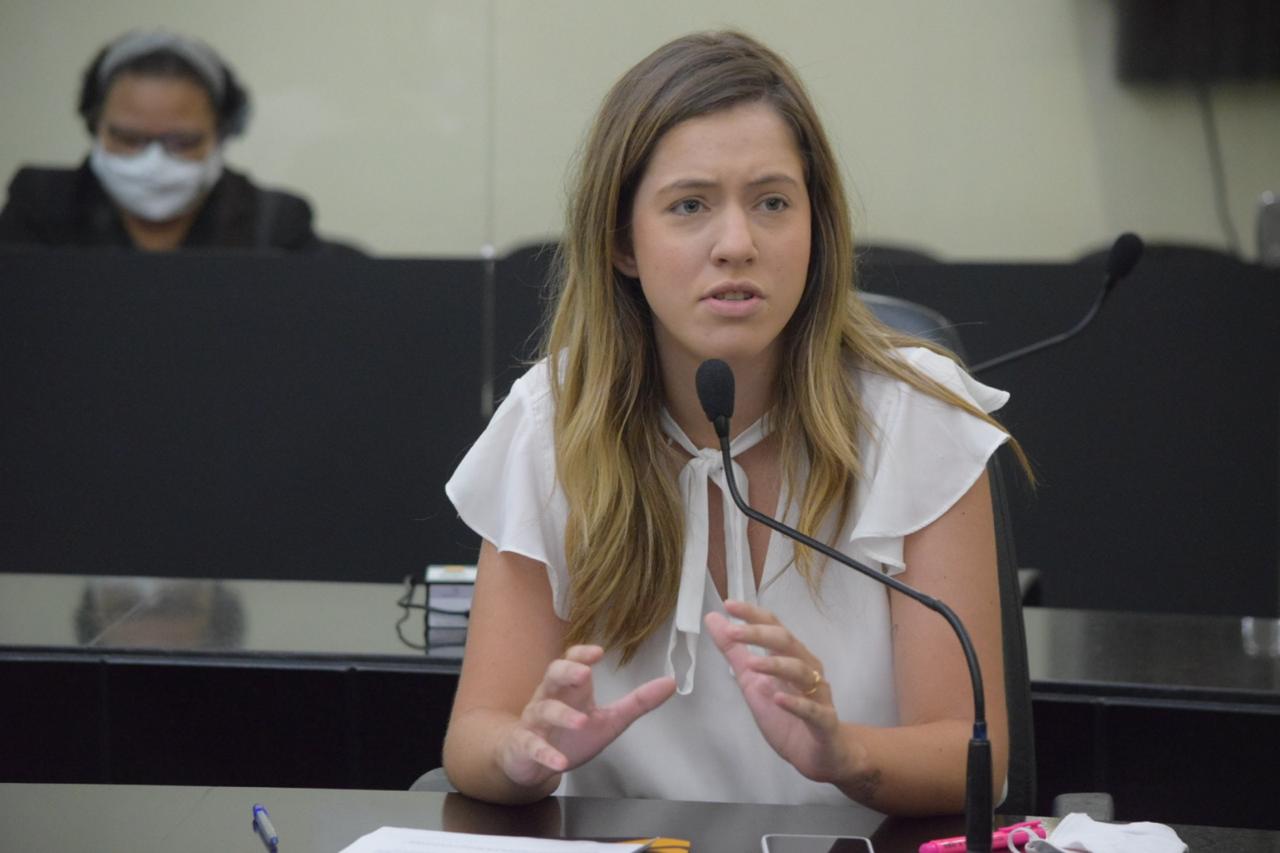 Cibele Moura repercute caso de estupro da blogueira Mariana Ferrer e repudia ataques durante julgamento