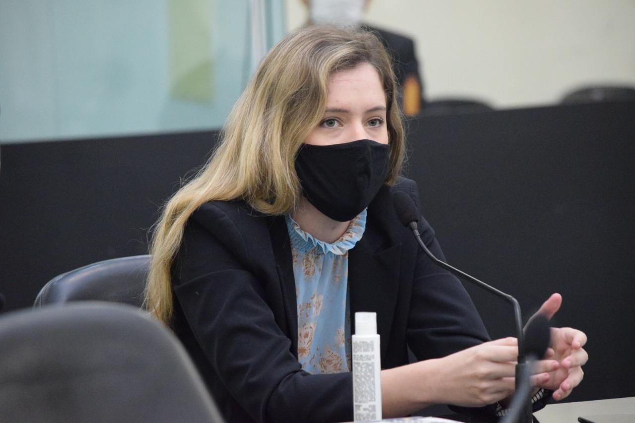 Cibele Moura volta a cobrar do Governo pagamento do auxílio merenda para estudantes da rede estadual de ensino