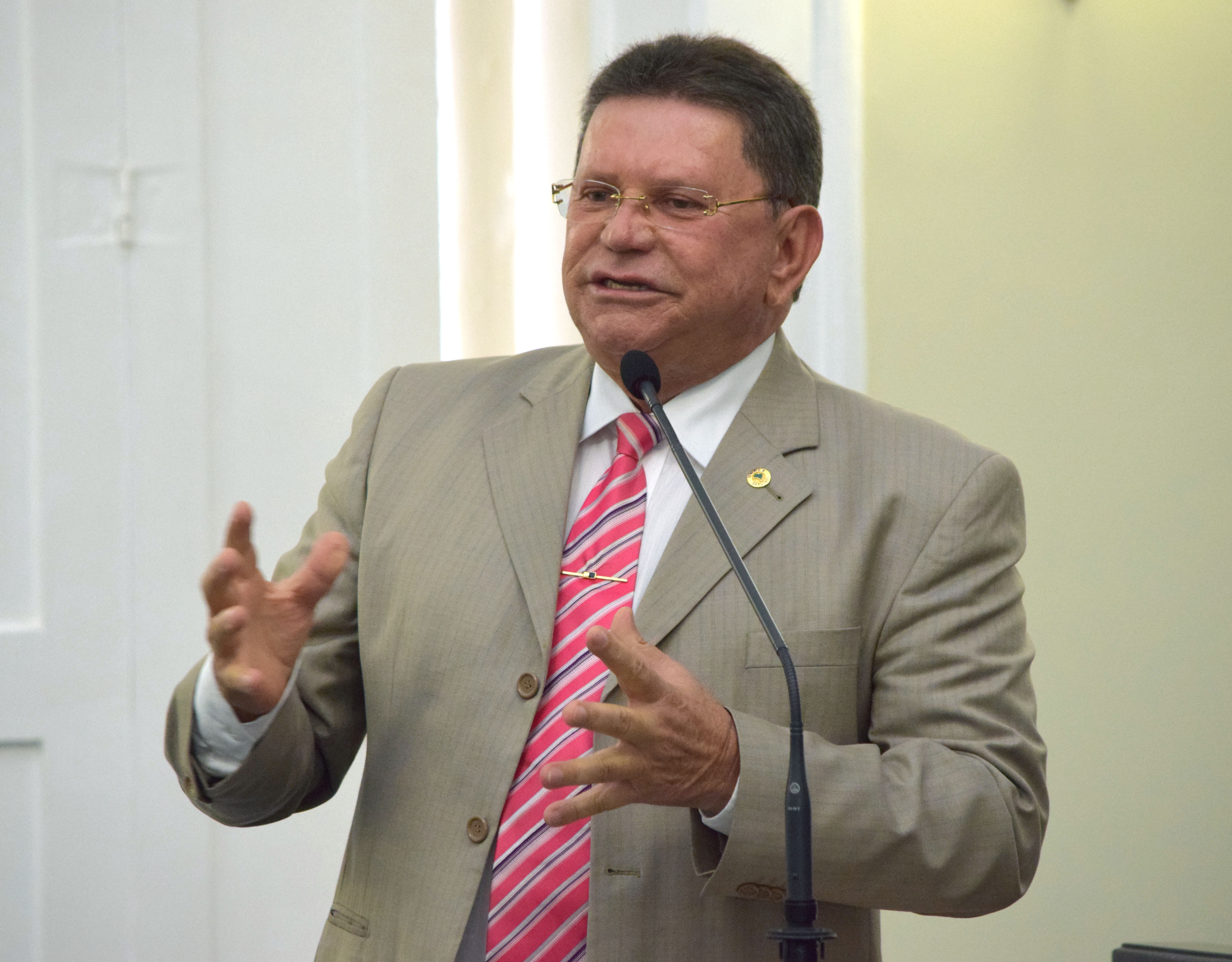 Cícero Ferro apresenta denúncias contra a administração de Minador do Negrão