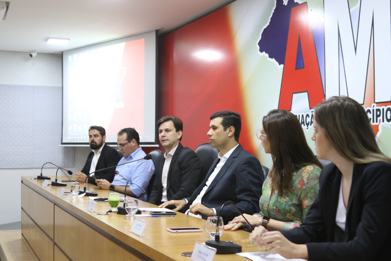 Comissão de Educação firma parceria para levantar informações sobre "Golpe do Diploma"