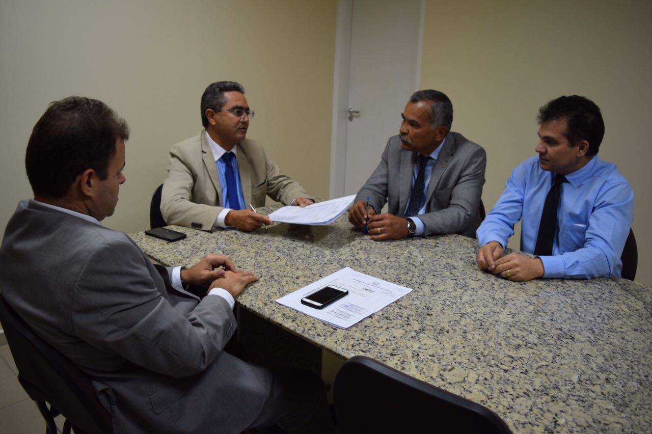 Comissão fará visitas para identificar problemas em escolas públicas