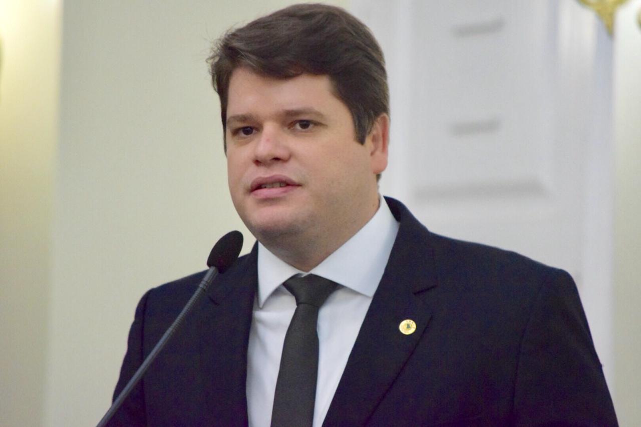 Davi Davino solicita informações sobre o funcionamento da UPA do Jacintinho