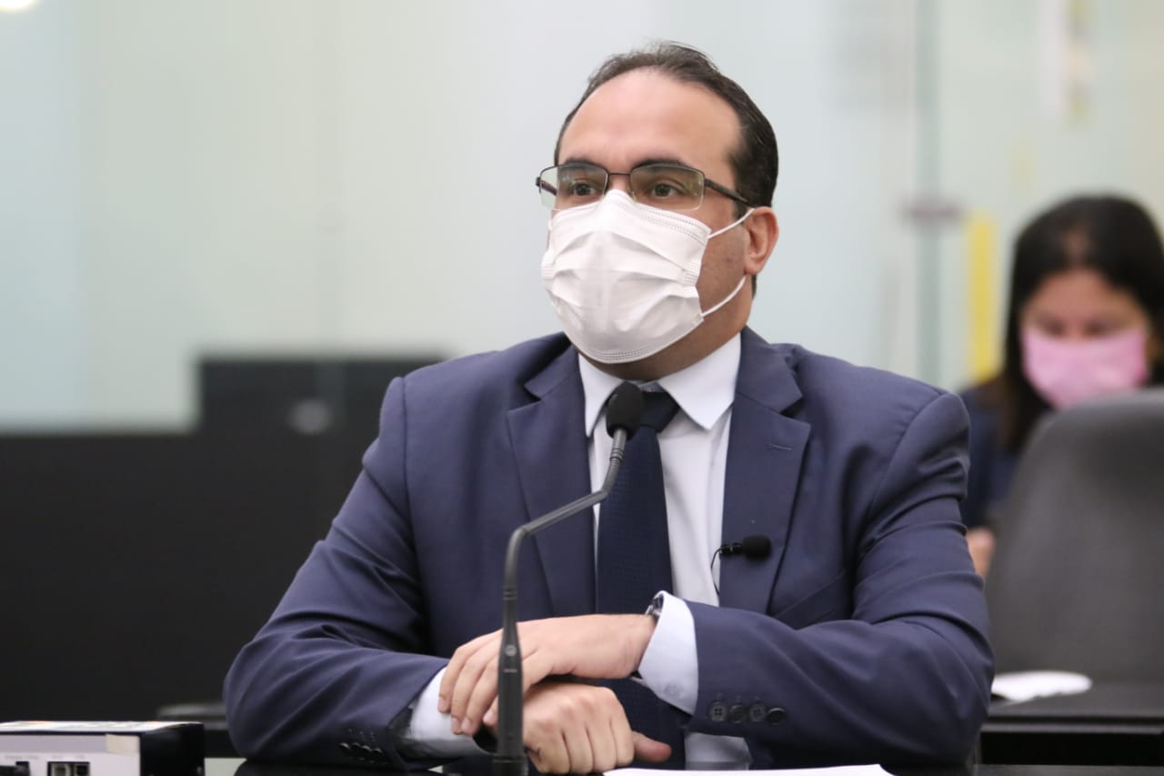 Davi Maia aponta irregularidade em locação de carros para "gabinete fantasma"