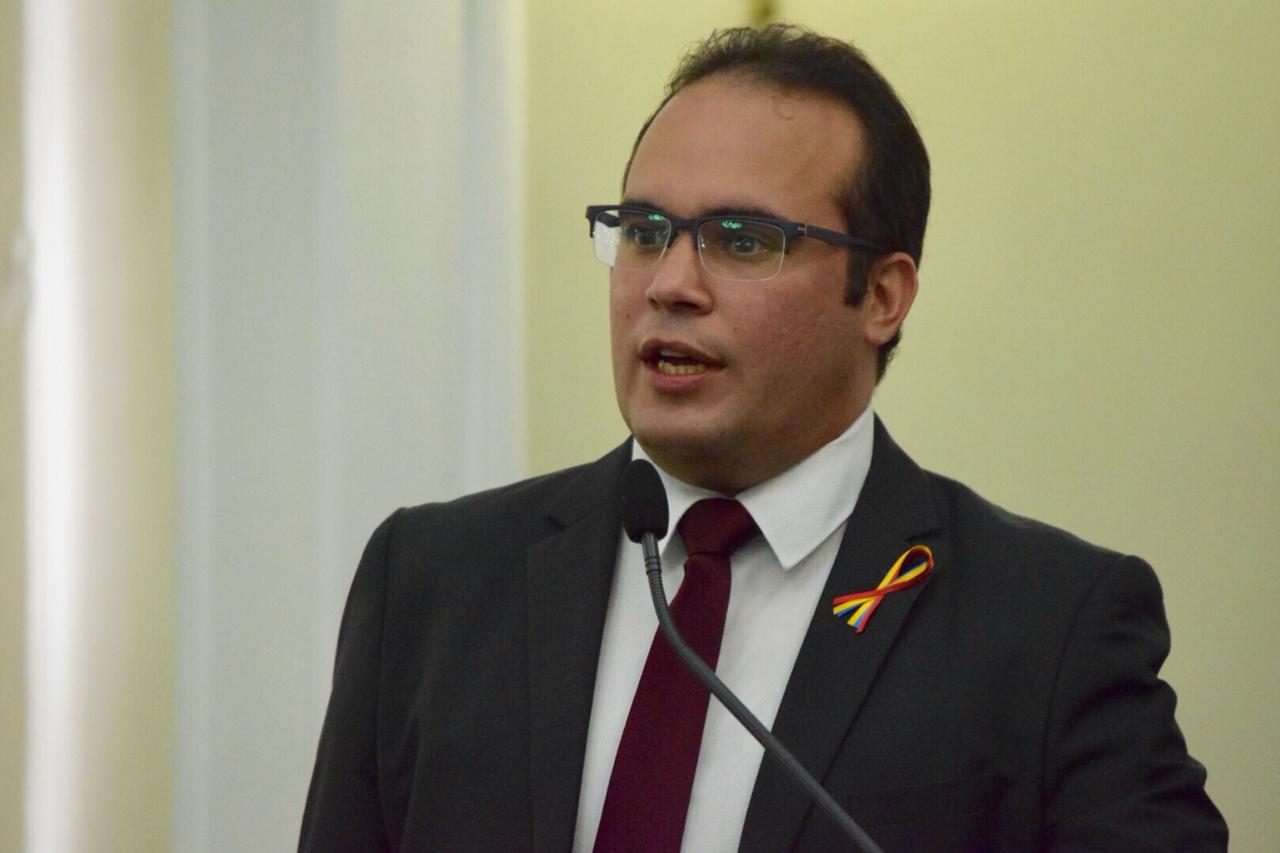 Davi Maia cobra divulgação de relatório da CPRM sobre rachaduras no bairro do Pinheiro