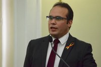 Davi Maia cobra divulgação de relatório da CPRM sobre rachaduras no bairro do Pinheiro