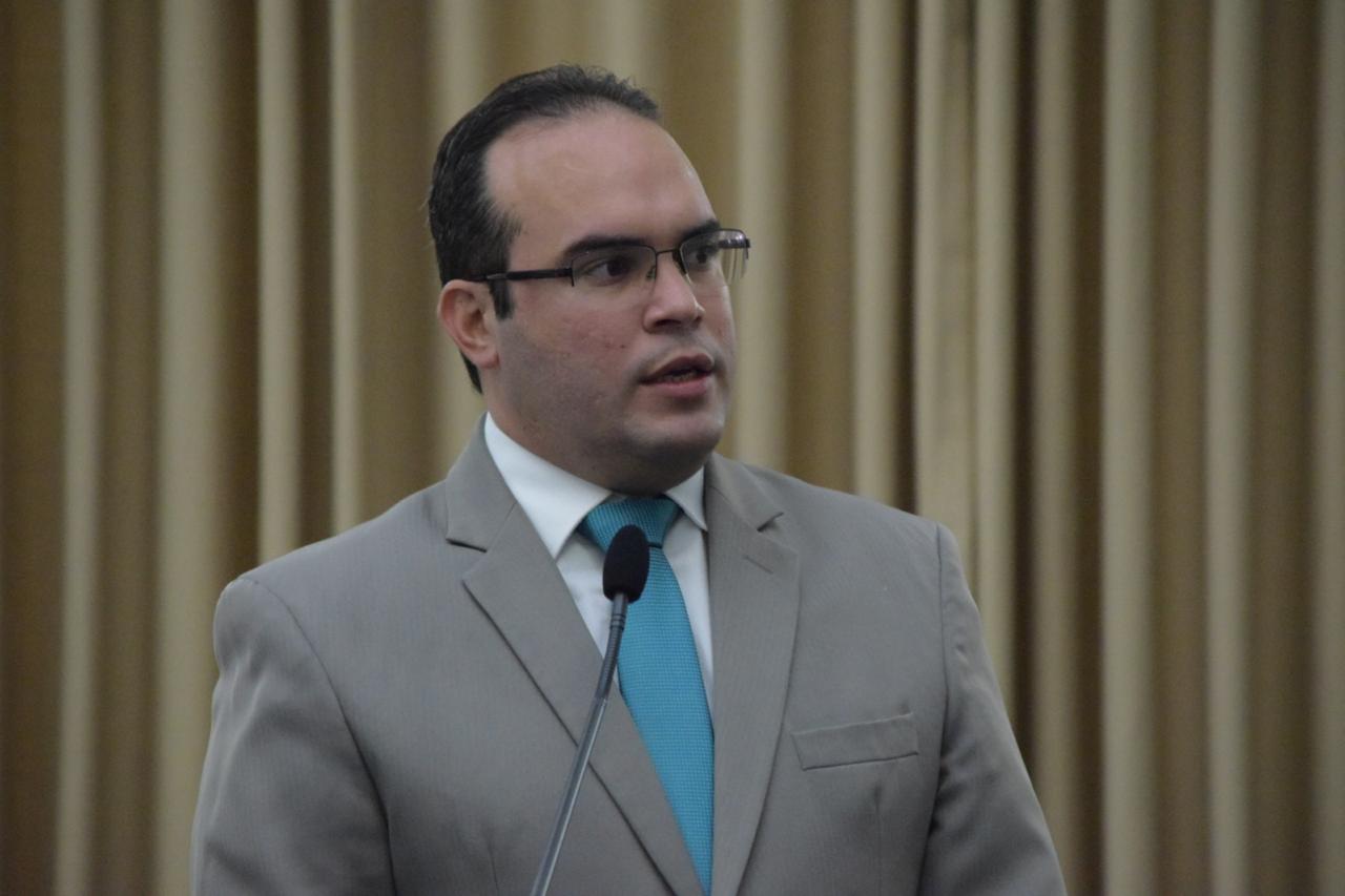 Davi Maia comemora privatização do fornecimento de água e saneamento de Maceió