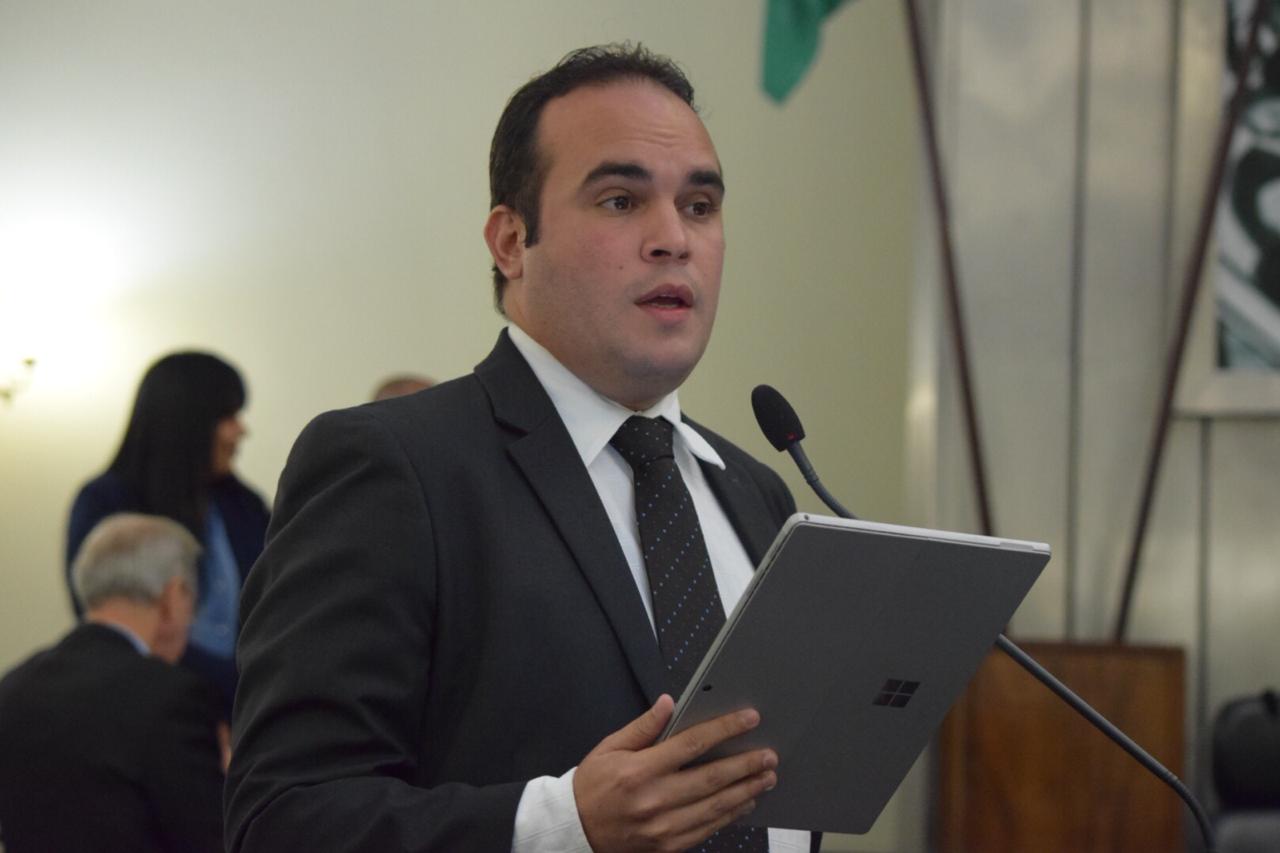 Davi Maia critica atraso na distribuição de sementes para agricultura familiar