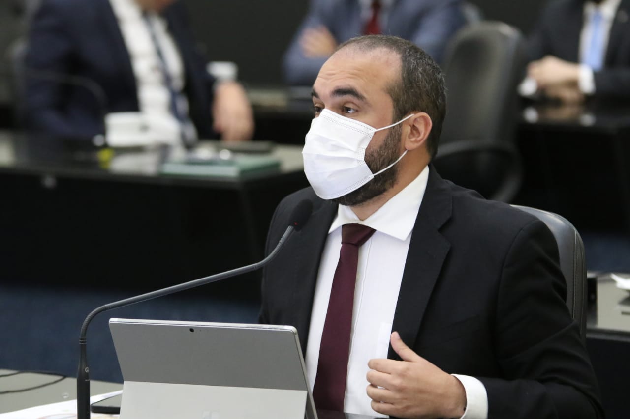 Davi Maia critica nota da Sesau sobre denúncia de "super salários"