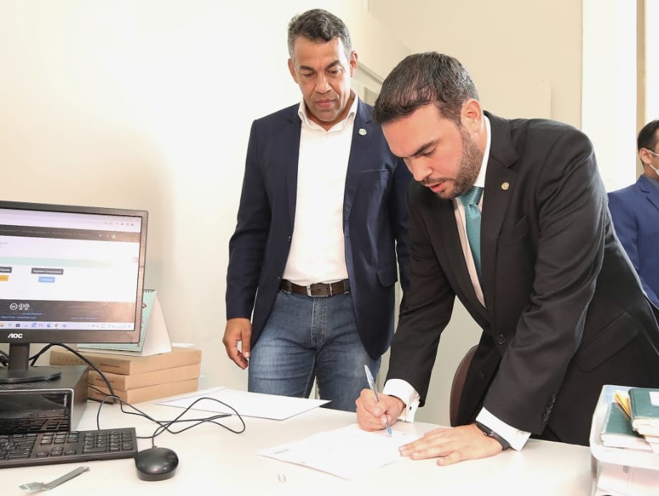 Davi Maia oficializa candidatura ao Governo do Estado