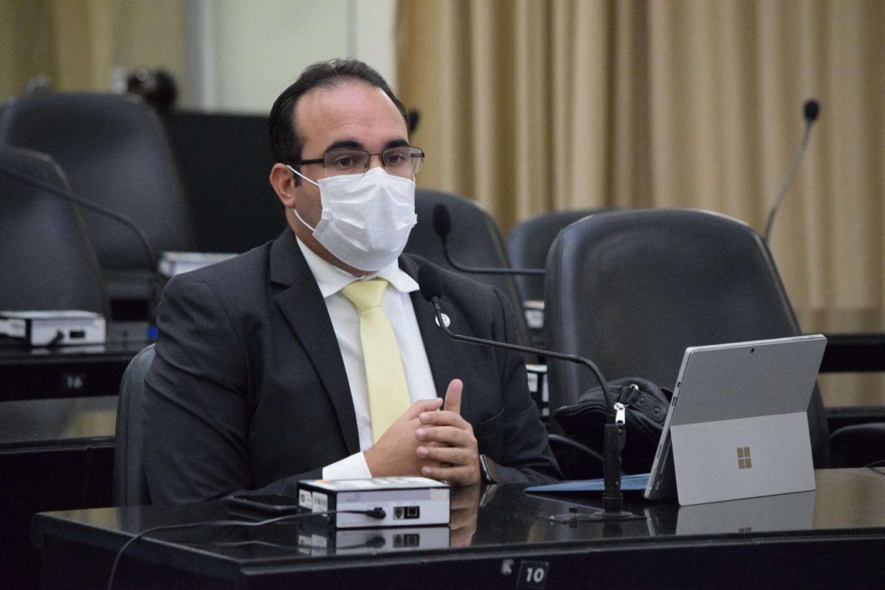 Davi Maia parabeniza trabalho dos profissionais de enfermagem