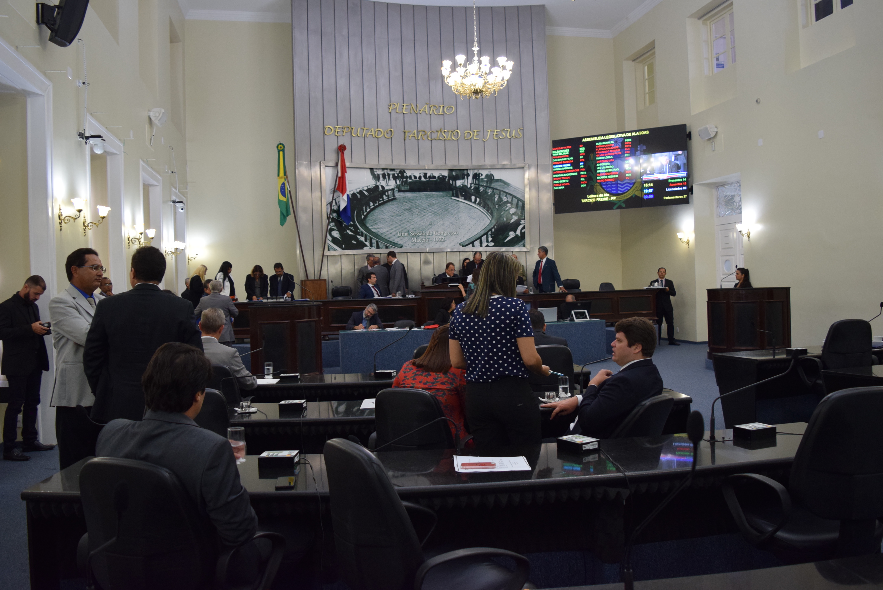 Debate sobre tramitação de vetos governamentais domina a sessão plenária