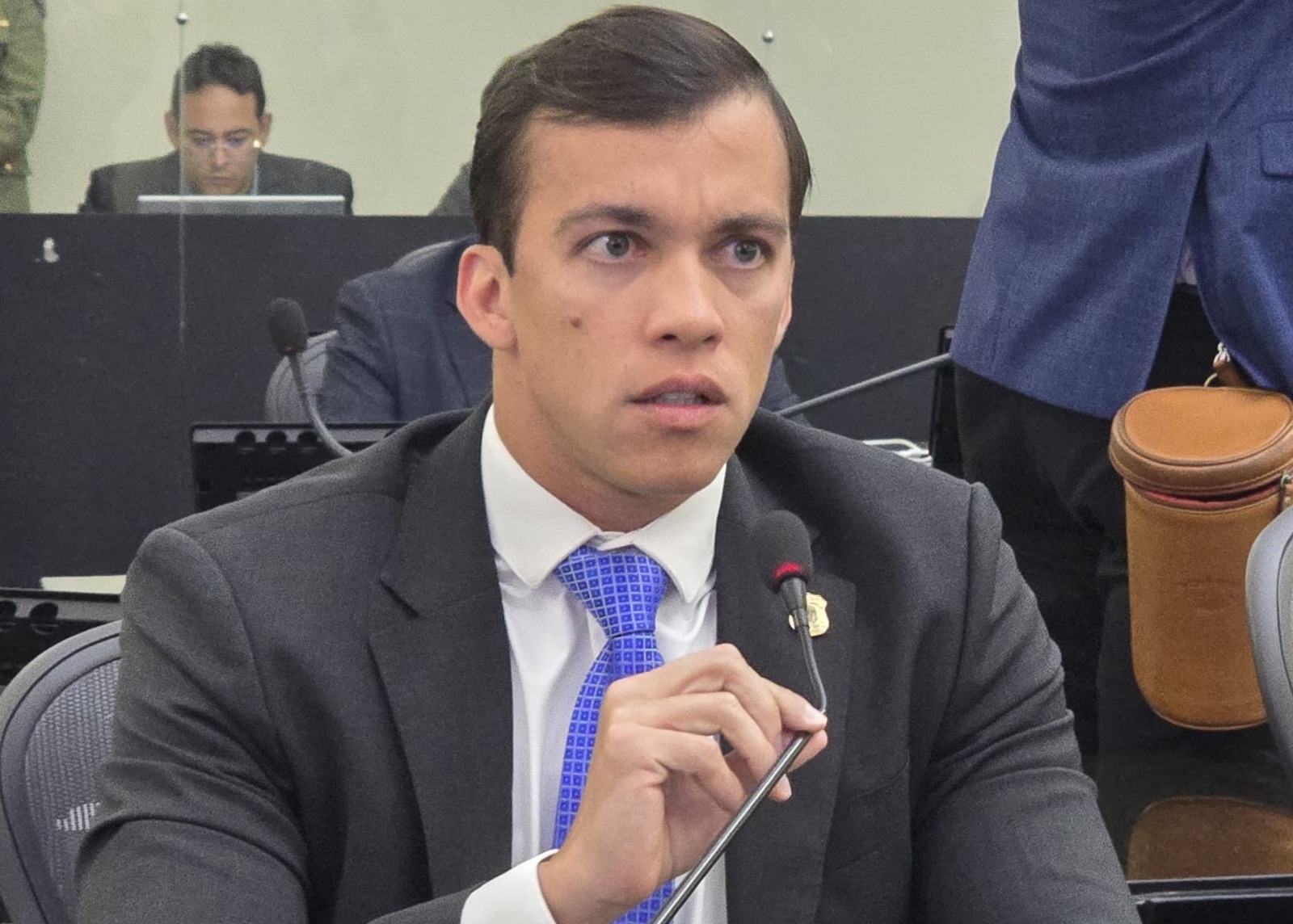 Delegado Leonam cobra reajuste para policiais civis 