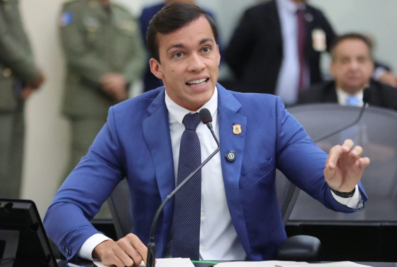 Delegado Leonam cobra transparência e critica endividamento do Estado