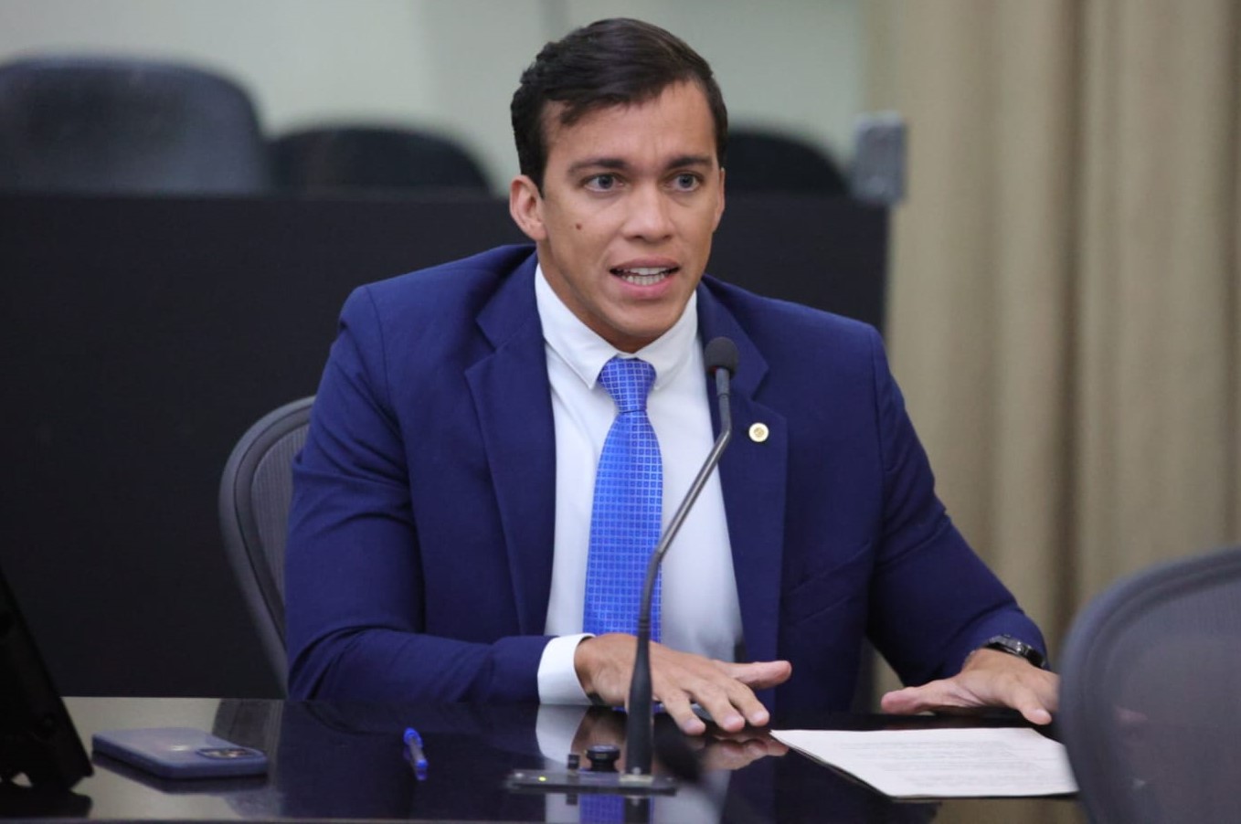 Delegado Leonam critica edital da Seduc e cobra valorização dos nutricionistas