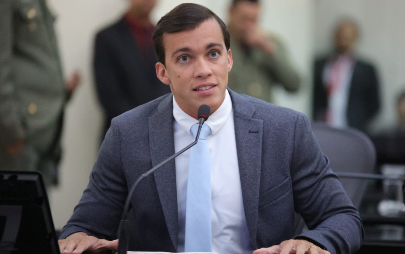 Delegado Leonam critica retirada de ambulantes em frente ao Hospital Metropolitano