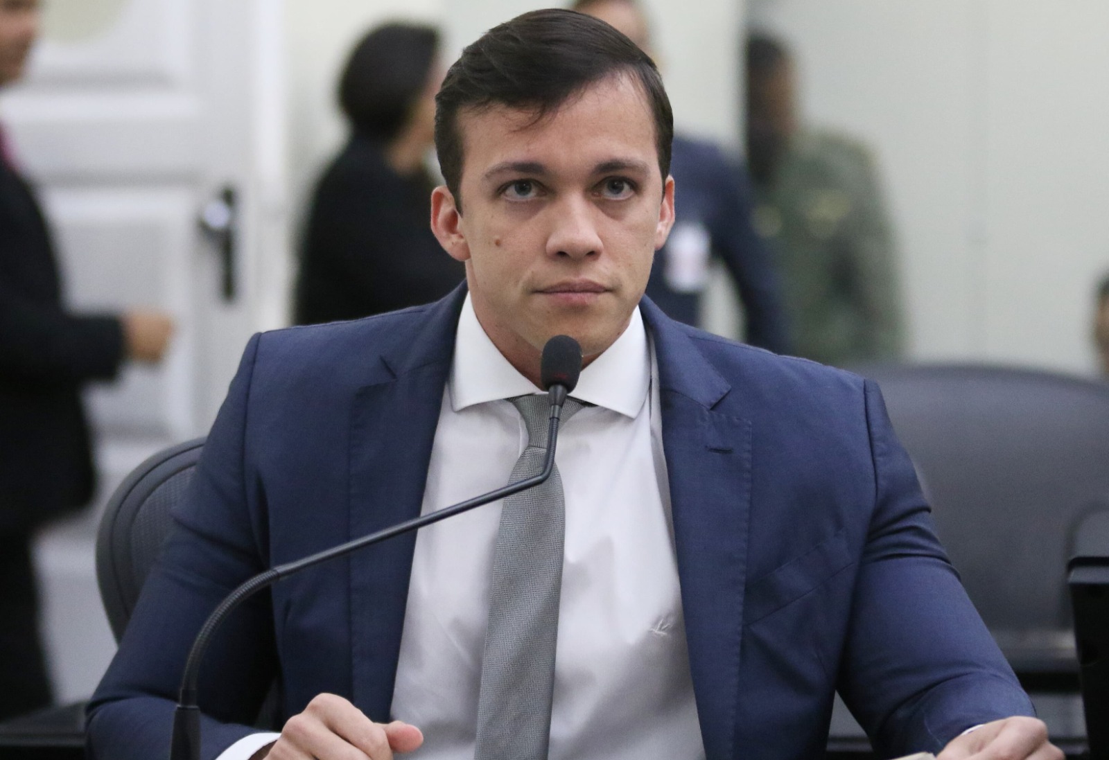 Delegado Leonam defende direito de mães estudantes amamentarem seus filhos